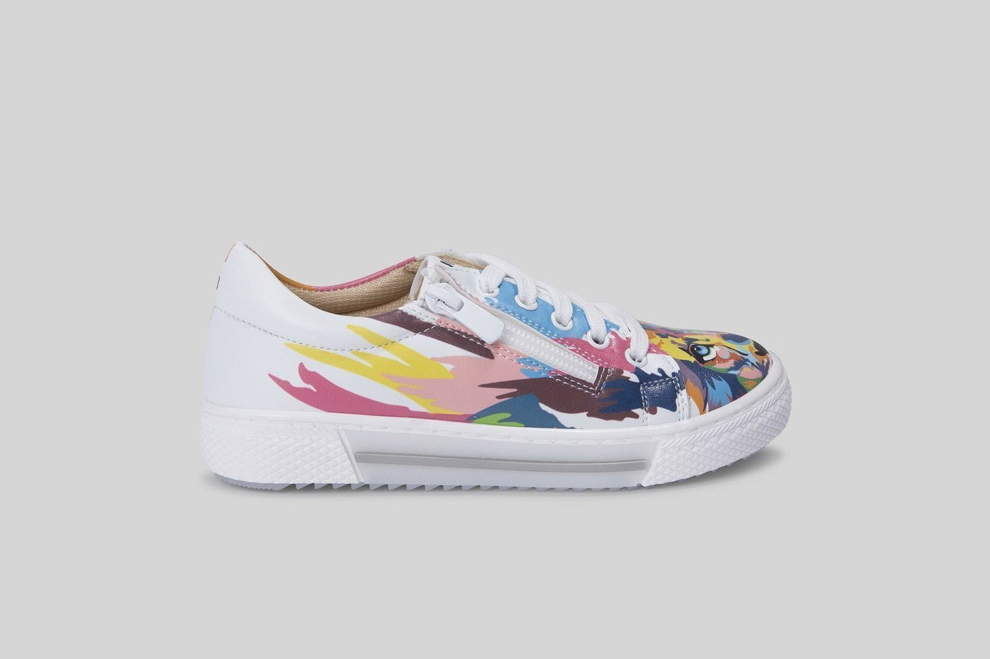 woman-lion-king-colors-sneakers