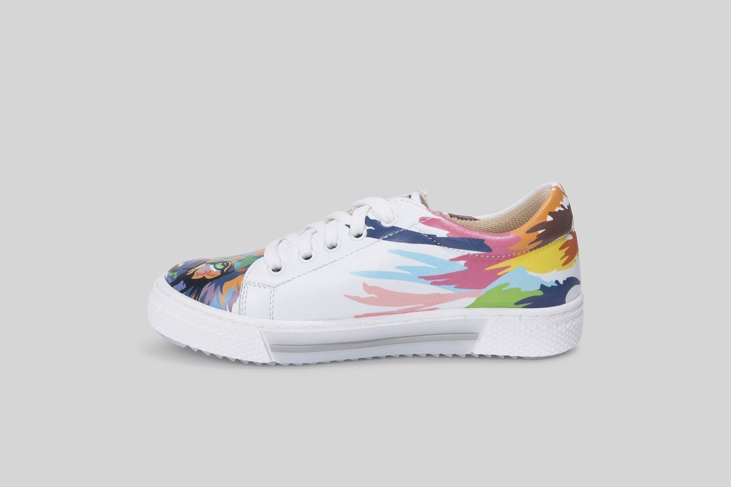 woman-lion-king-colors-sneakers