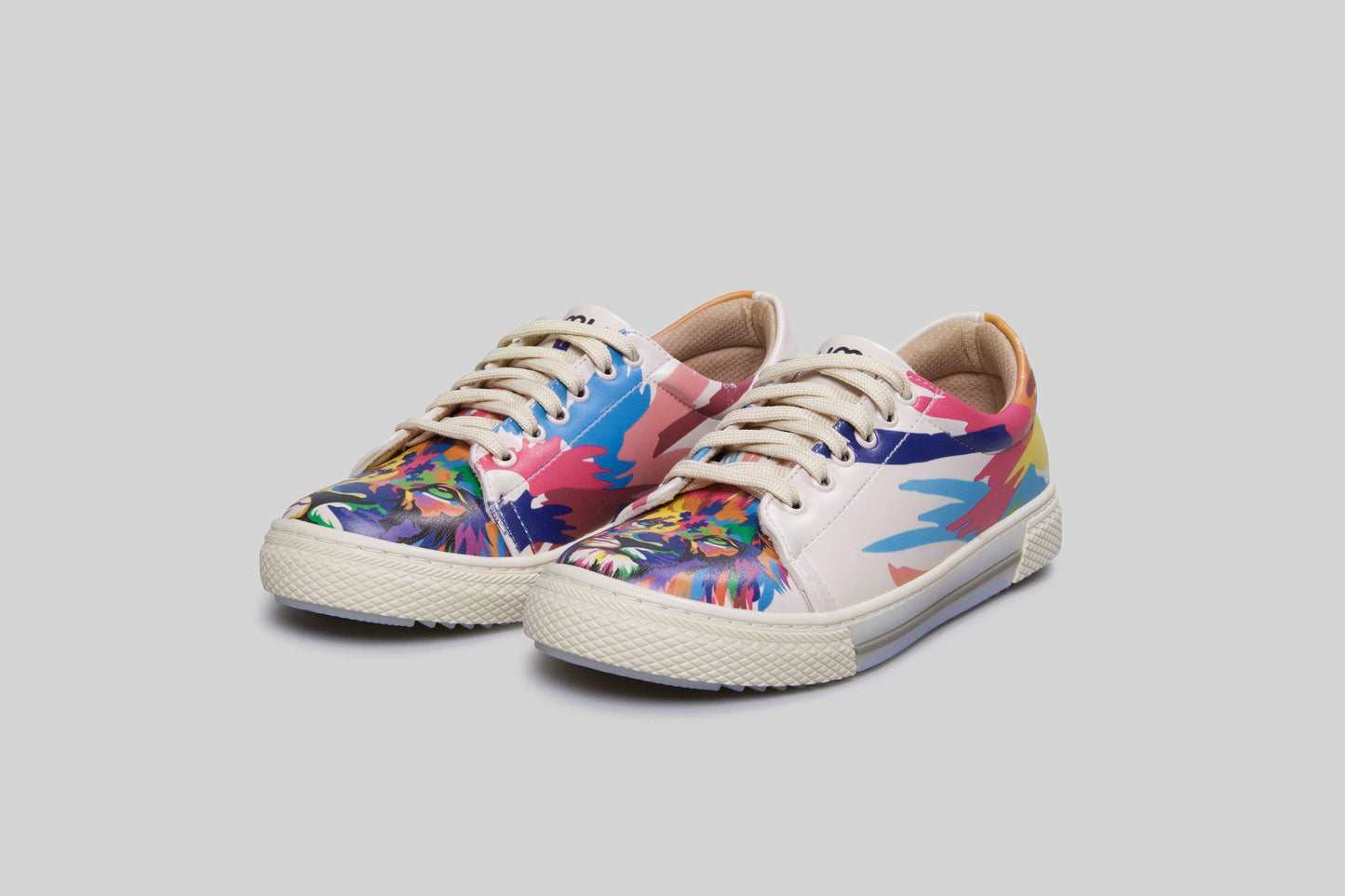 woman-lion-king-colors-sneakers