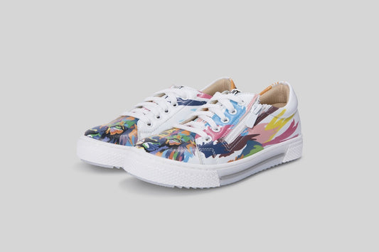 woman-lion-king-colors-sneakers