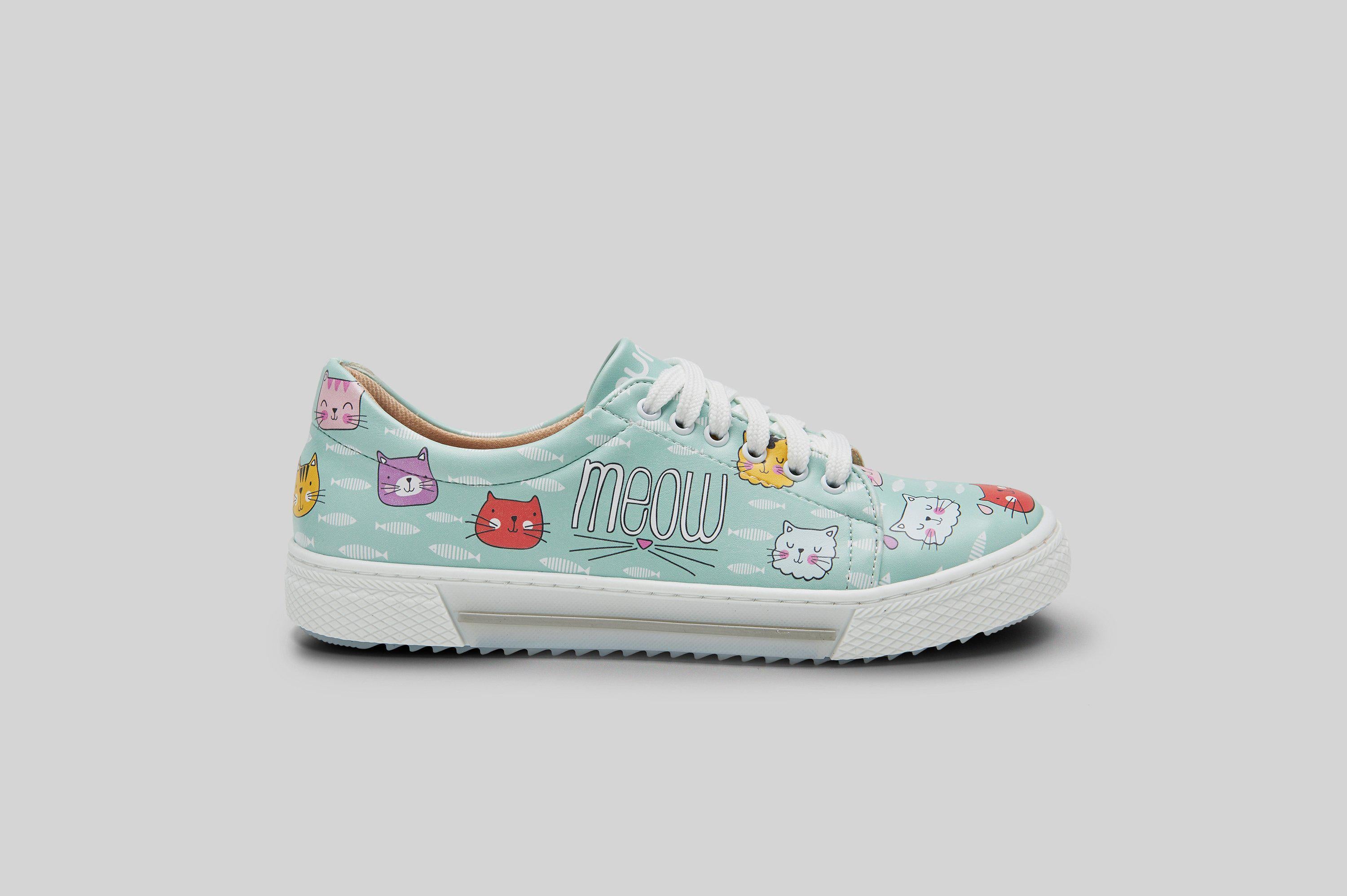 woman-meow-cats-green-sneakers