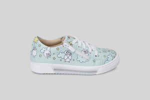 woman-dolly-sheeps-blue-sneakers