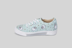 woman-dolly-sheeps-blue-sneakers