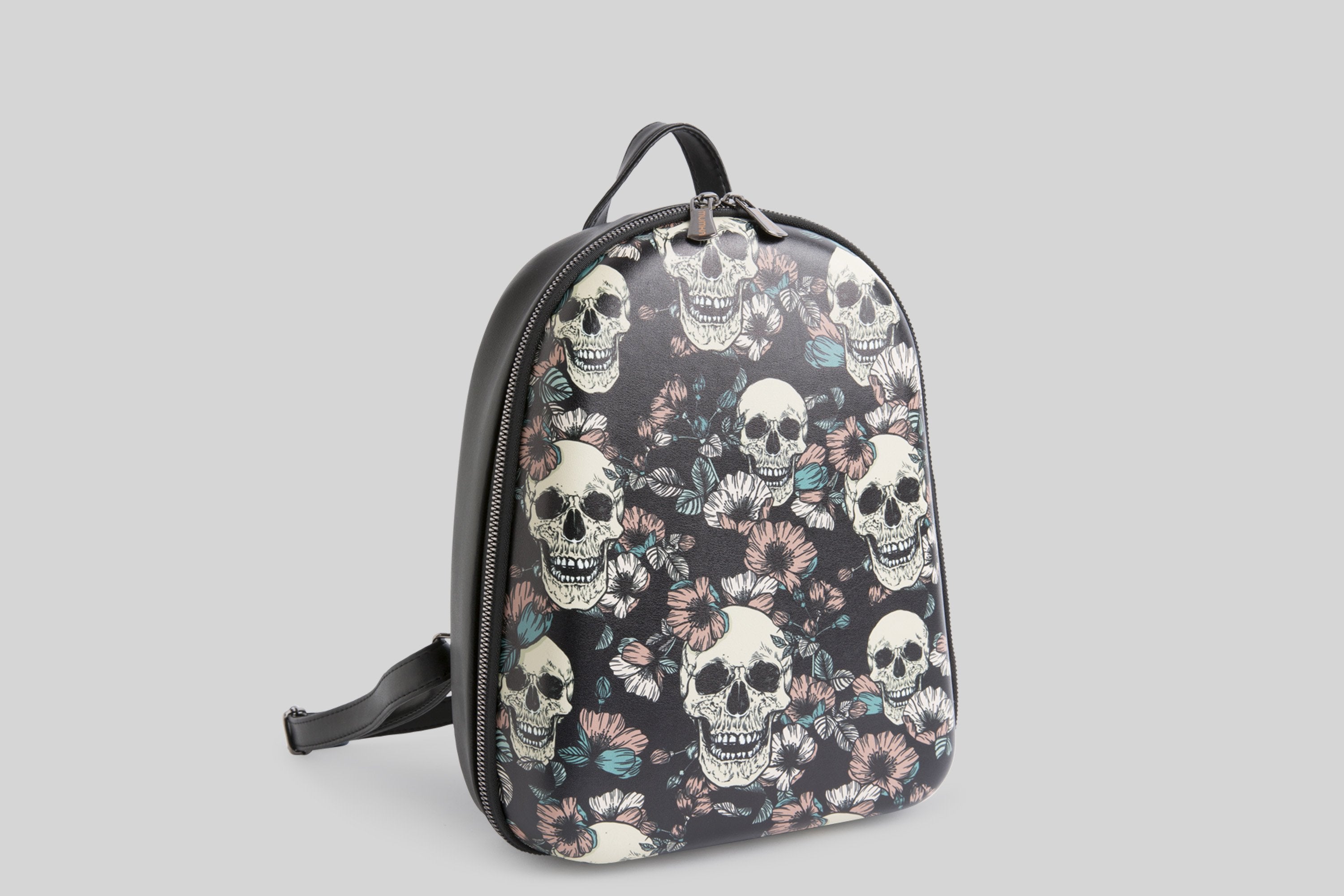 woman-skull-backpack