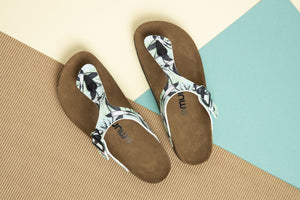 woman-woodswallow-sandals