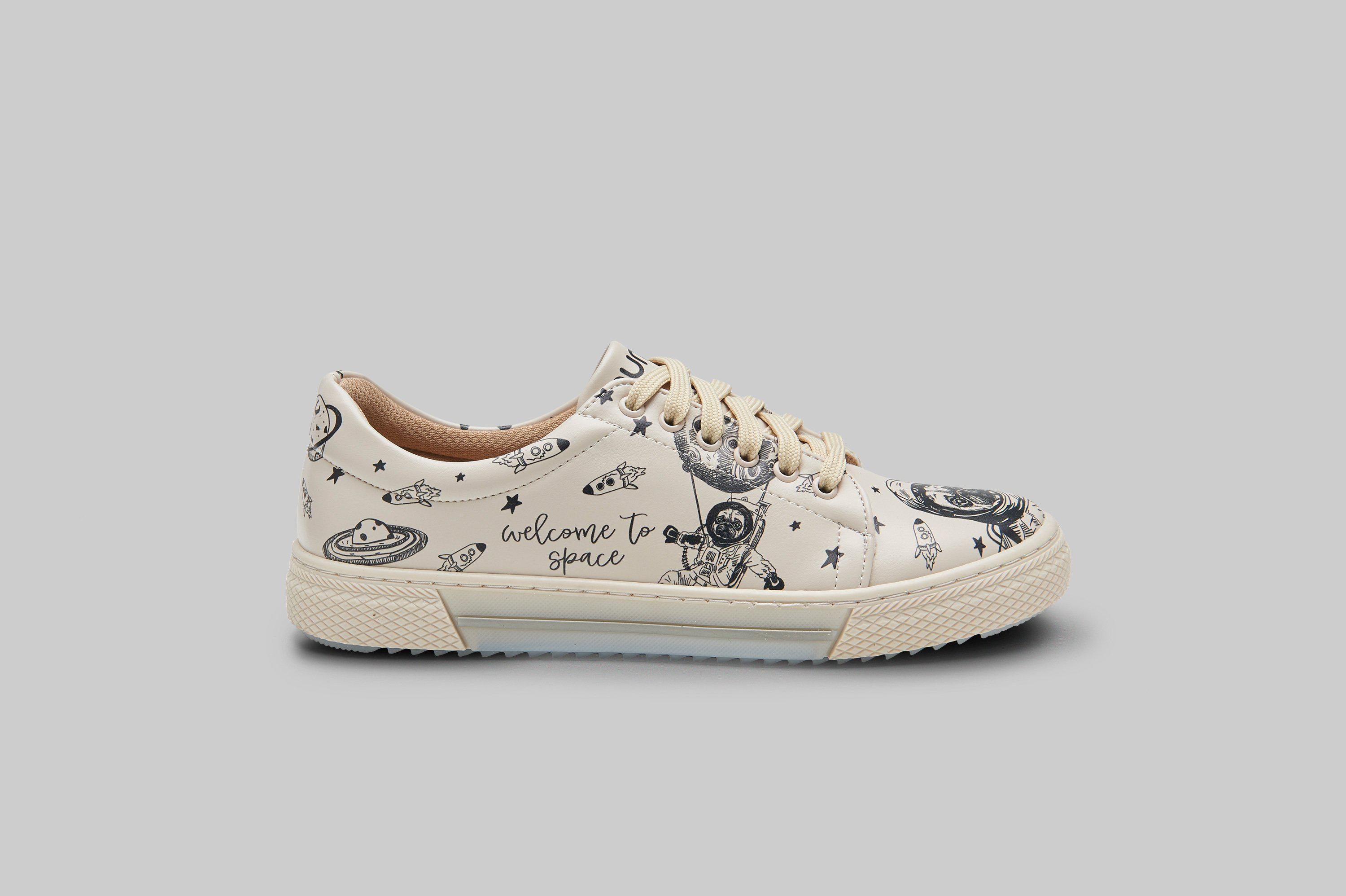 woman-pug-the-astronaut-sneakers