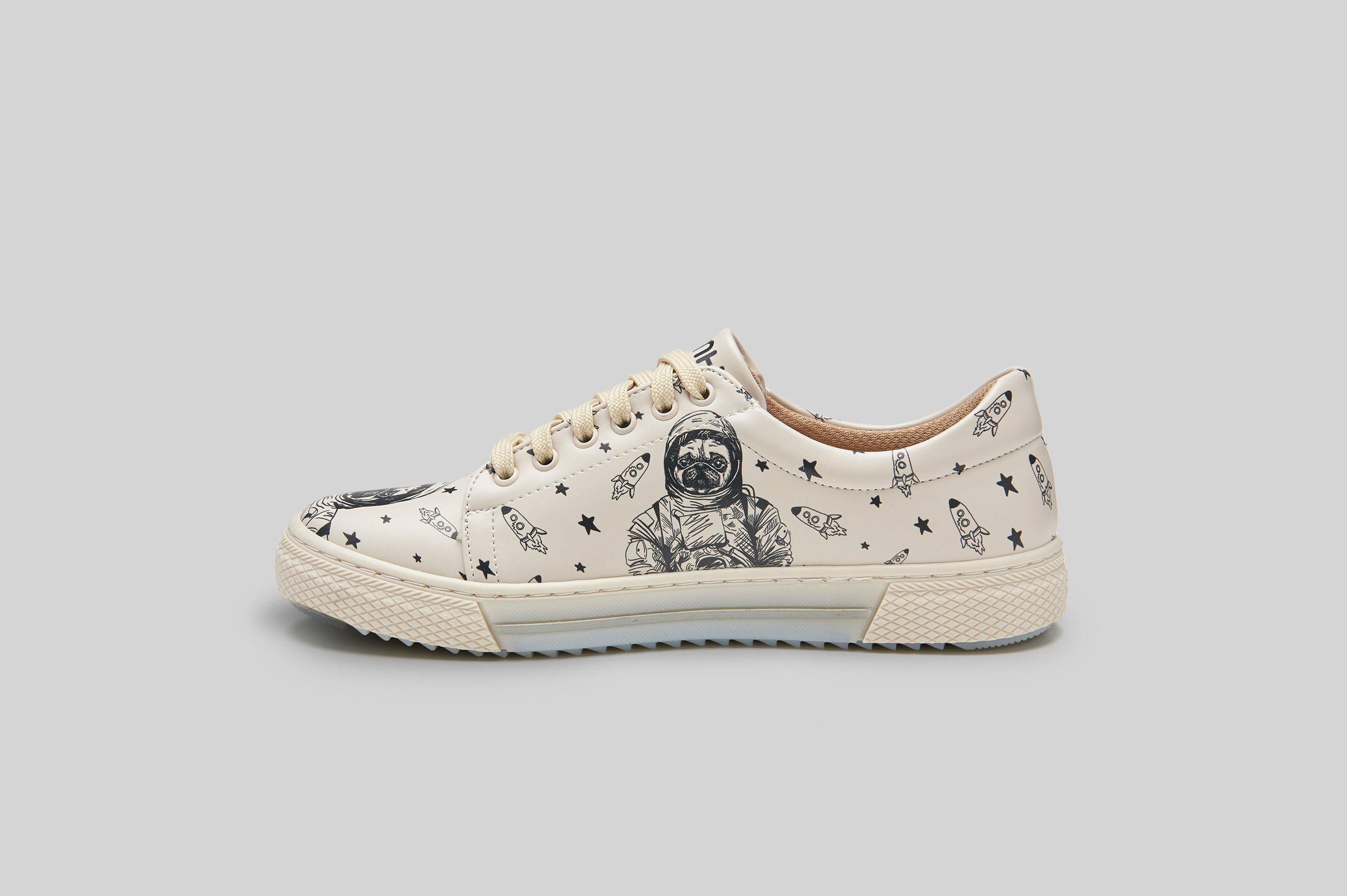 woman-pug-the-astronaut-sneakers